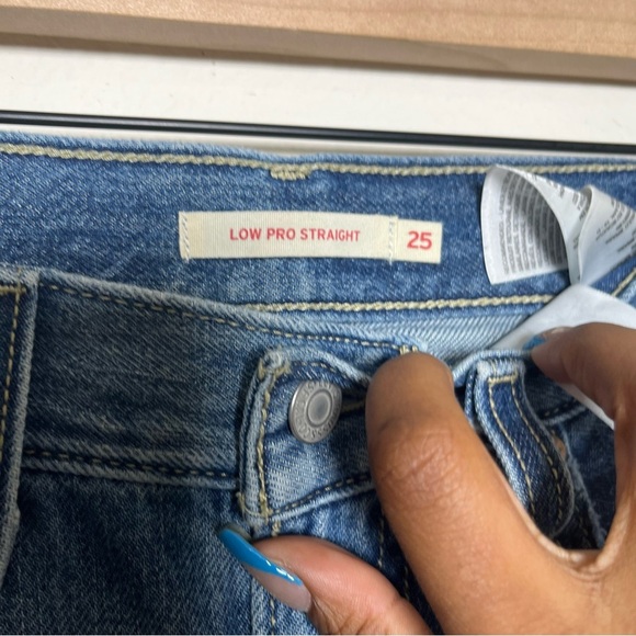 Levi's Women Low Pro Jeans 25" Dark Wash Rip Knee Straight Leg Western - Picture 4 of 12